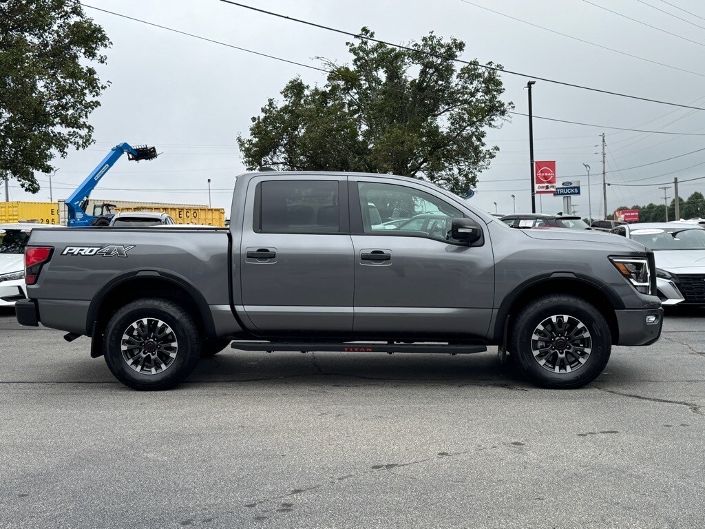 2024 Nissan Titan PRO-4X photo 2
