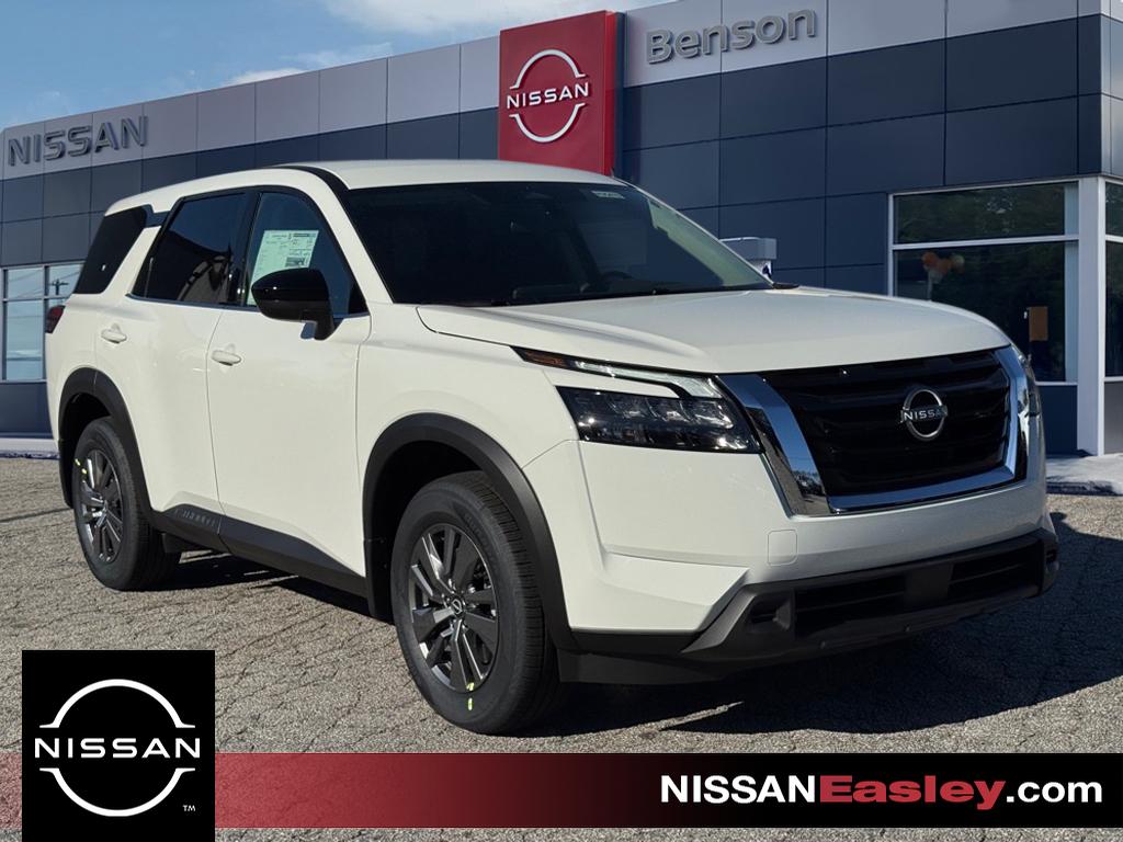 2025 Nissan Pathfinder S's photo