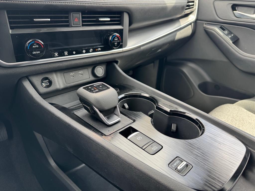 2025 Nissan Rogue SV - Photo 21