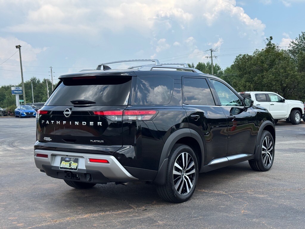 2024 Nissan Pathfinder Platinum photo 3