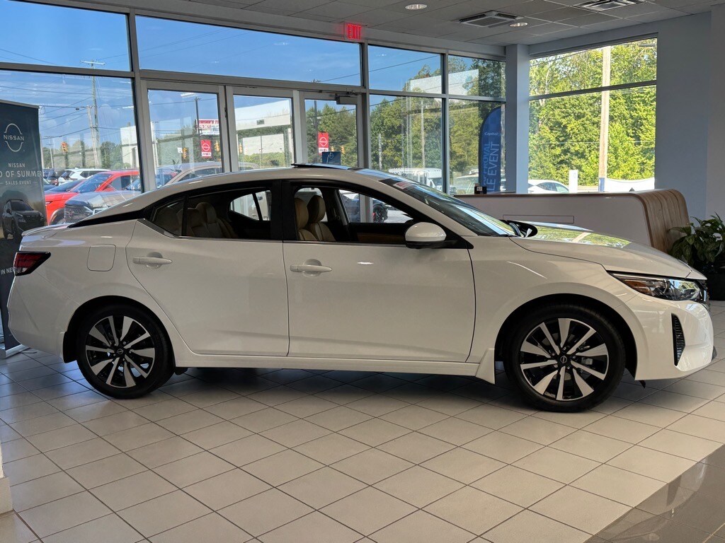 2025 Nissan Sentra SV photo 2