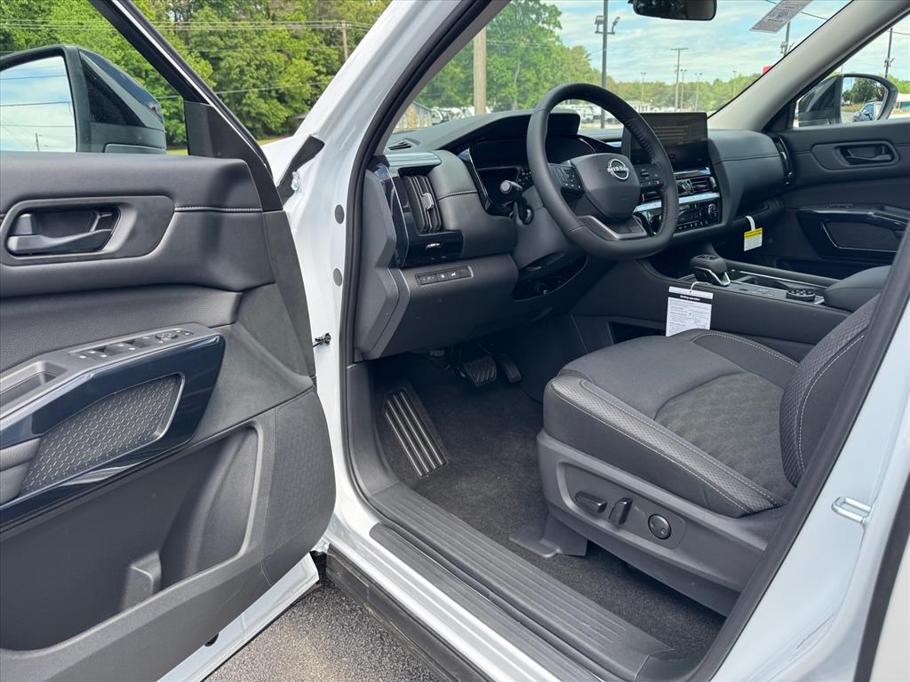 2026 Nissan Pathfinder SV - Photo 15