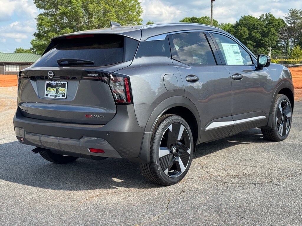2025 Nissan Kicks SR photo 3