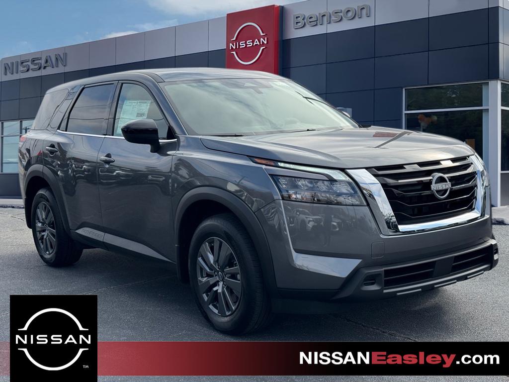 2025 Nissan Pathfinder S's photo
