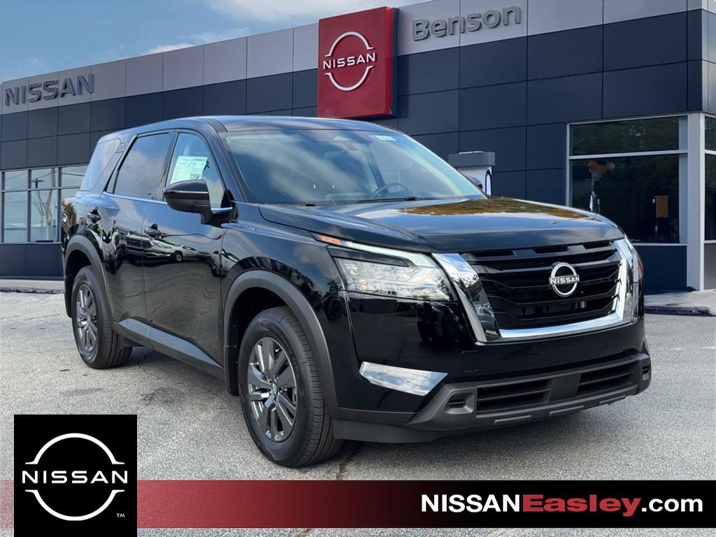 2025 Nissan Pathfinder S's photo