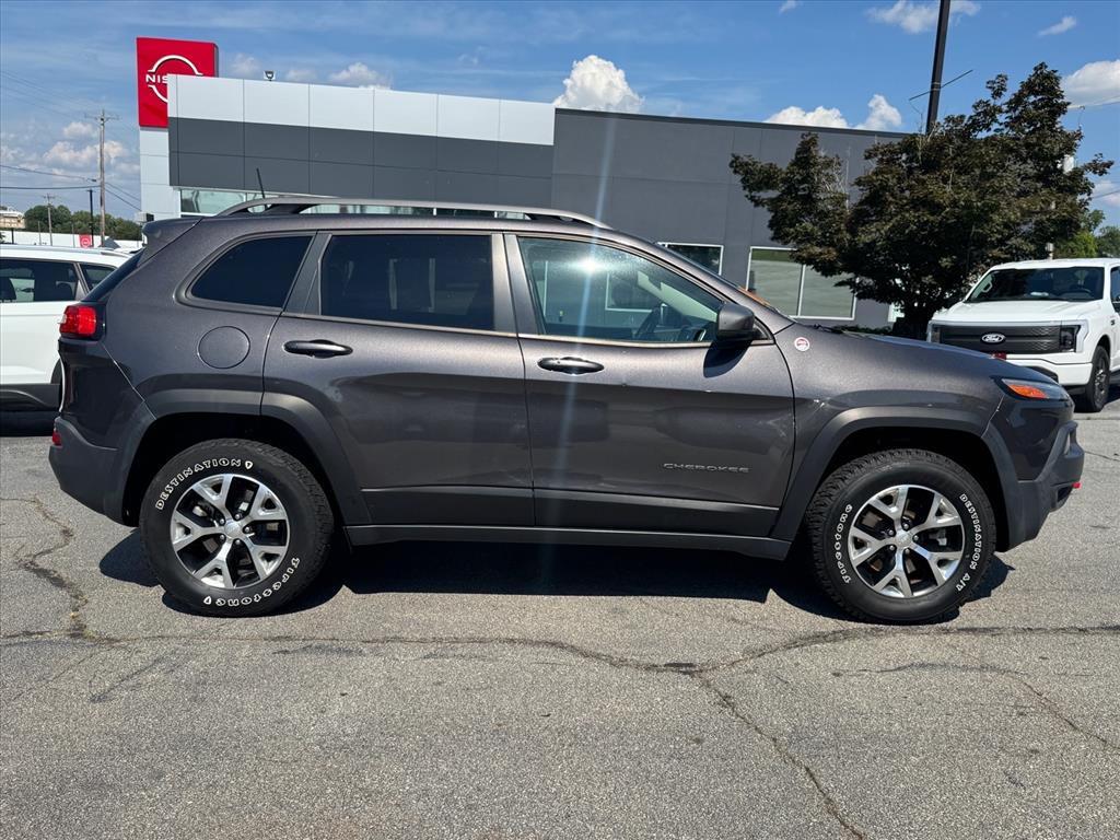 Used 2018 Jeep Cherokee Trailhawk with VIN 1C4PJMBX0JD515653 for sale in Easley, SC