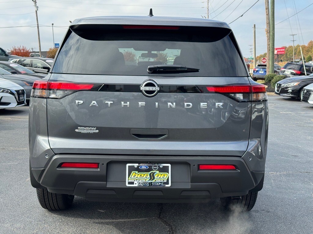 2025 Nissan Pathfinder S photo 4