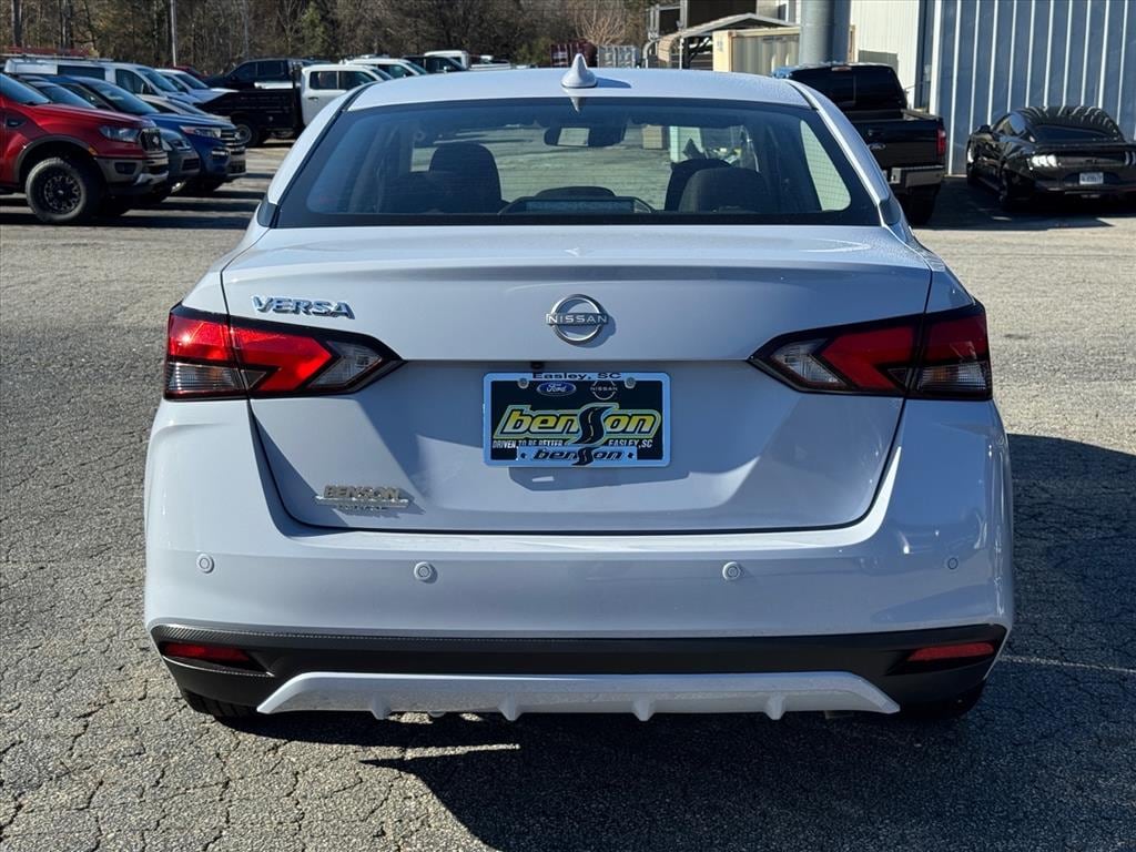 New 2025 Nissan Versa 1.6 SV Sedan