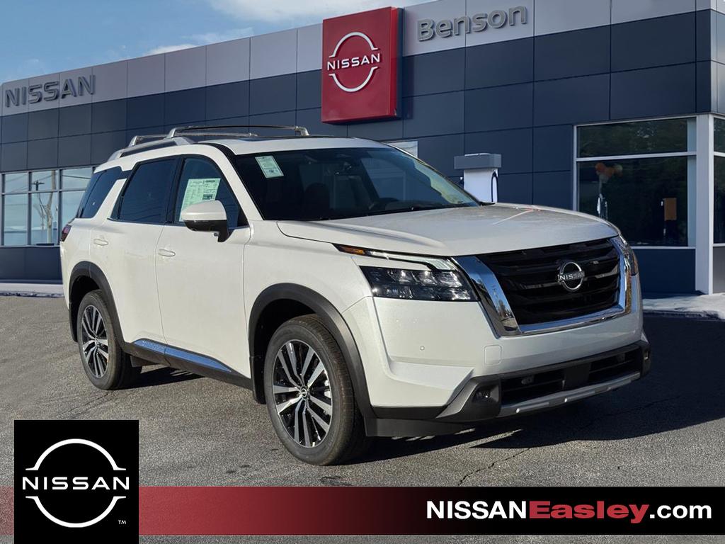 2025 Nissan Pathfinder Platinum's photo