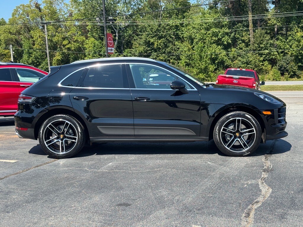2021 Porsche Macan S photo 2