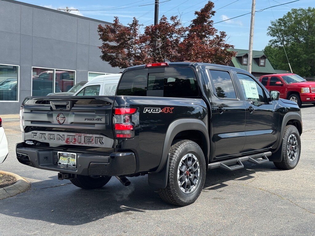 2025 Nissan Frontier PRO-4X photo 3