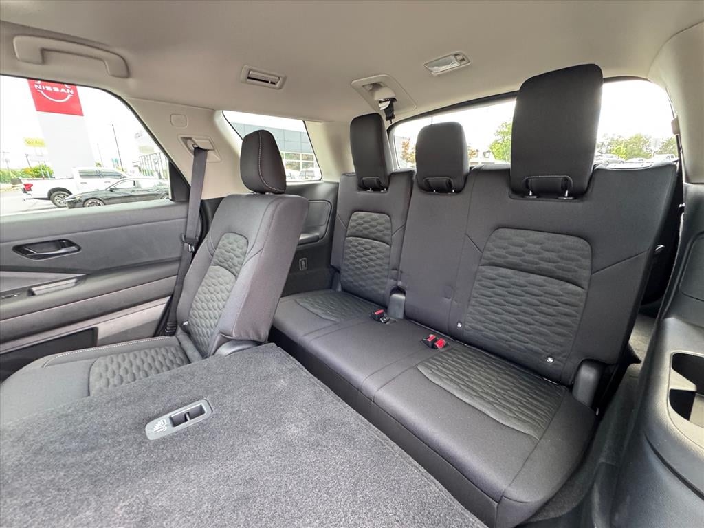 2026 Nissan Pathfinder SV - Photo 13