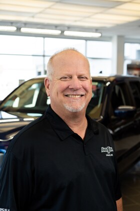 Staff member Gary Clark from ID_b68dbb720134
