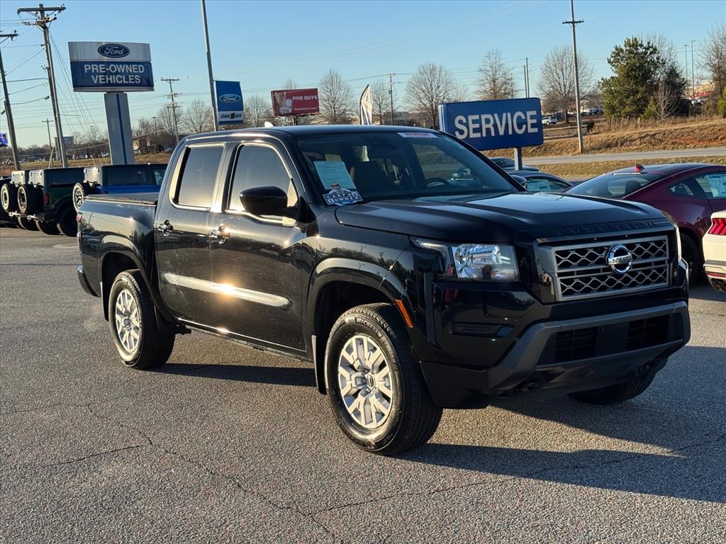 2022 Nissan Frontier SV's photo