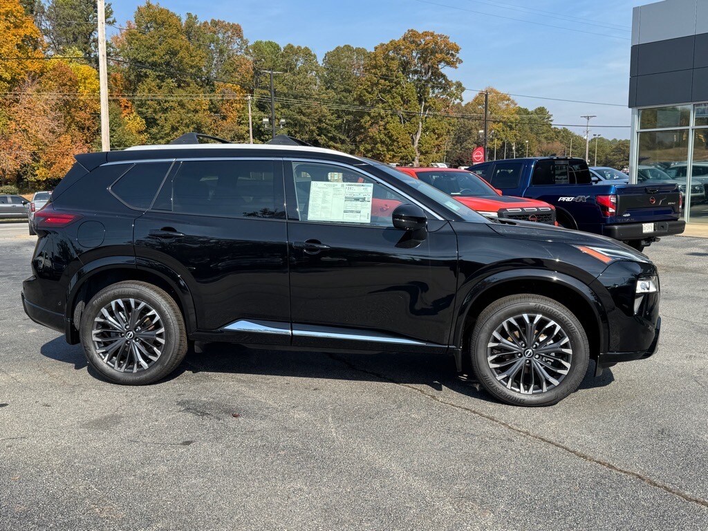 2026 Nissan Rogue Platinum photo 2