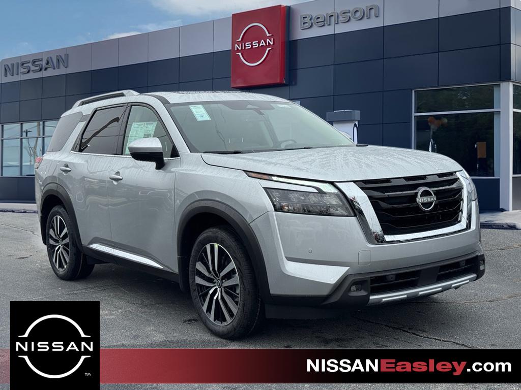 2025 Nissan Pathfinder Platinum's photo