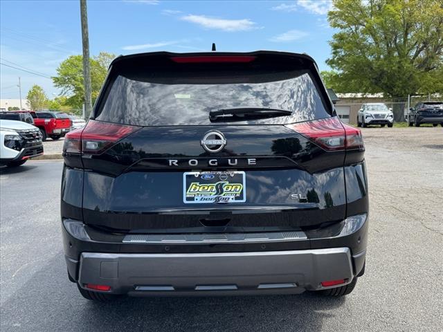 2025 Nissan Rogue SL photo 4
