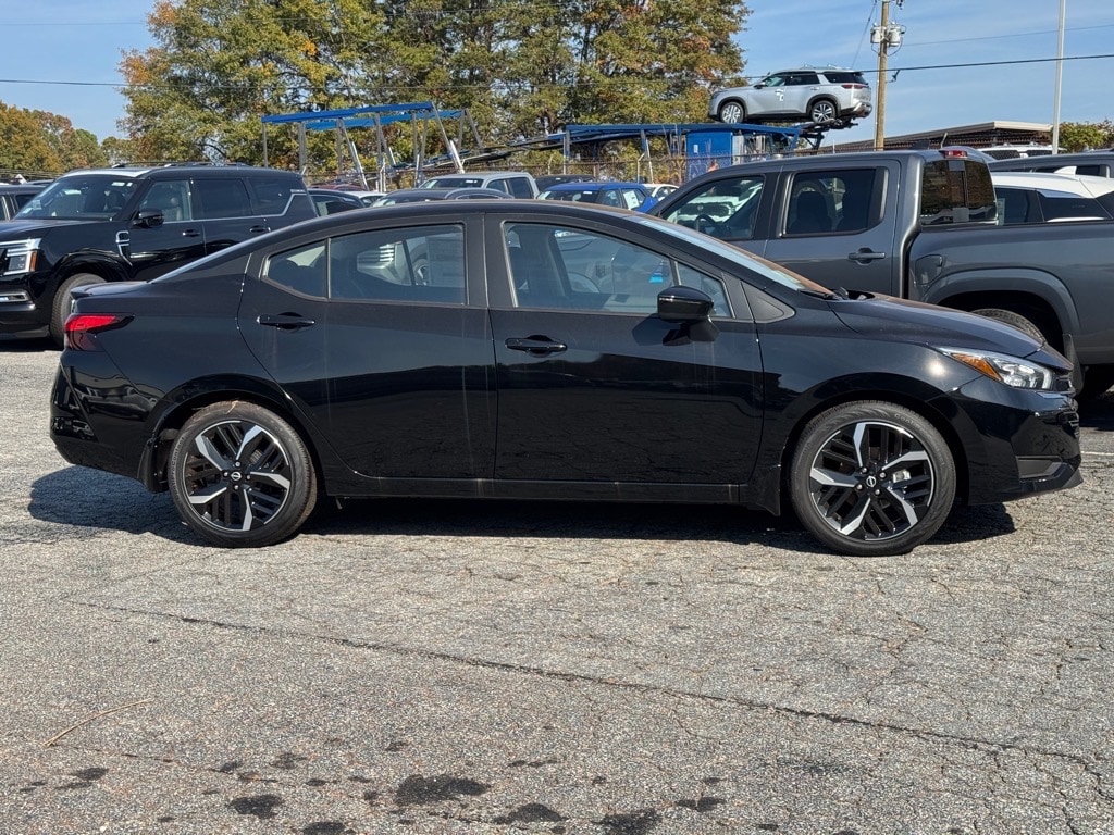 New 2025 Nissan Versa 1.6 SR Sedan