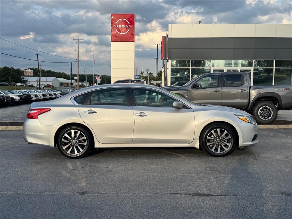 Used 2017 Nissan Altima SV with VIN 1N4AL3AP2HC481264 for sale in Easley, SC