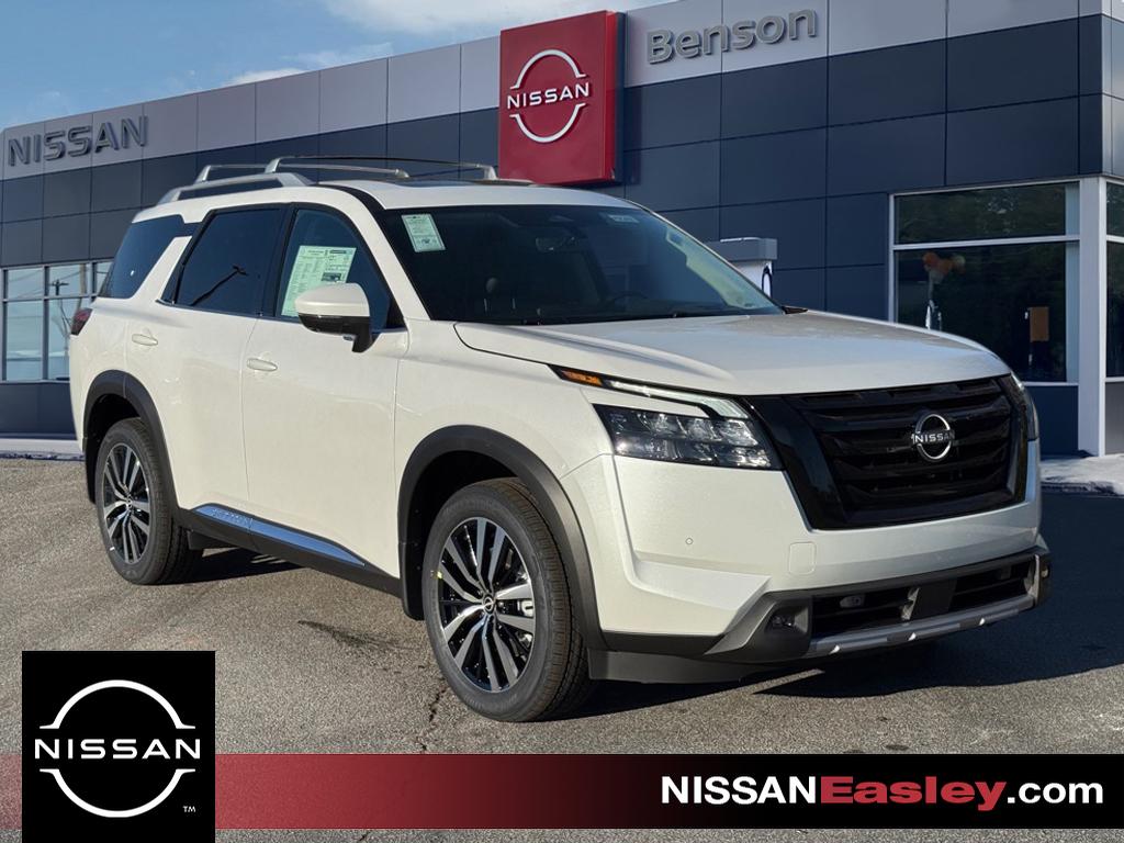 2025 Nissan Pathfinder Platinum's photo