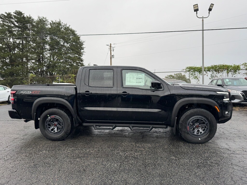 2026 Nissan Frontier PRO-4X photo 2