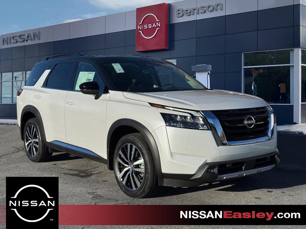 2025 Nissan Pathfinder Platinum's photo