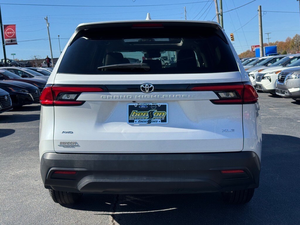 2024 Toyota Grand Highlander XLE photo 3