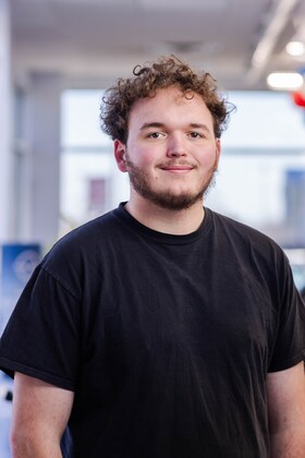 Staff member Johnathan from ID_b68dbb720134