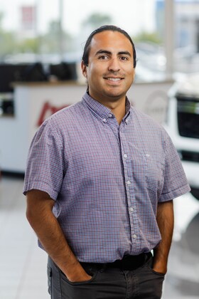 Staff member Aurelio from ID_b68dbb720134