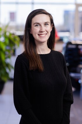 Staff member Emily from ID_b68dbb720134