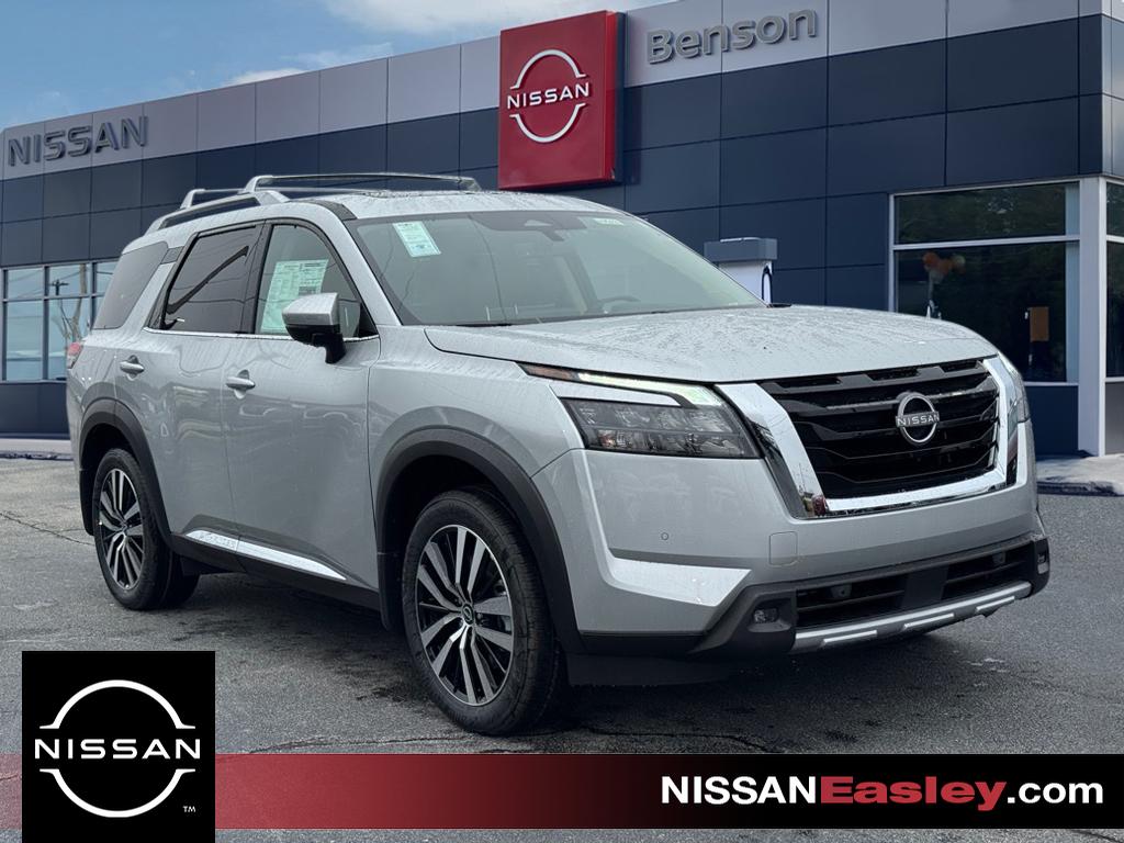 2025 Nissan Pathfinder Platinum's photo