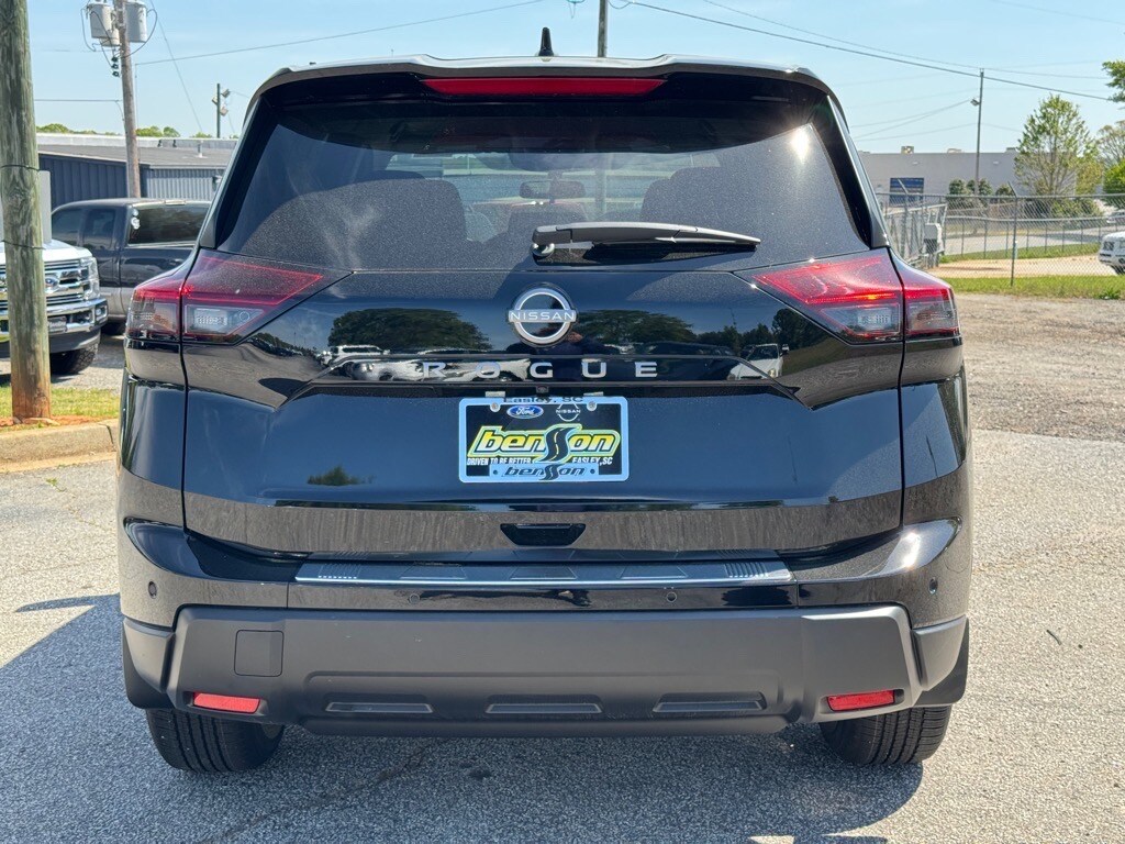 2025 Nissan Rogue SV photo 4