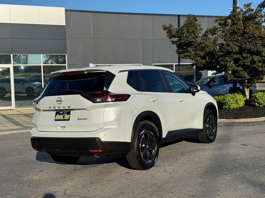 2024 Nissan Rogue SV photo 3