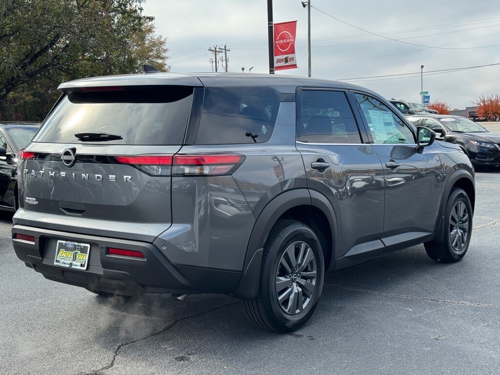 2025 Nissan Pathfinder S photo 3