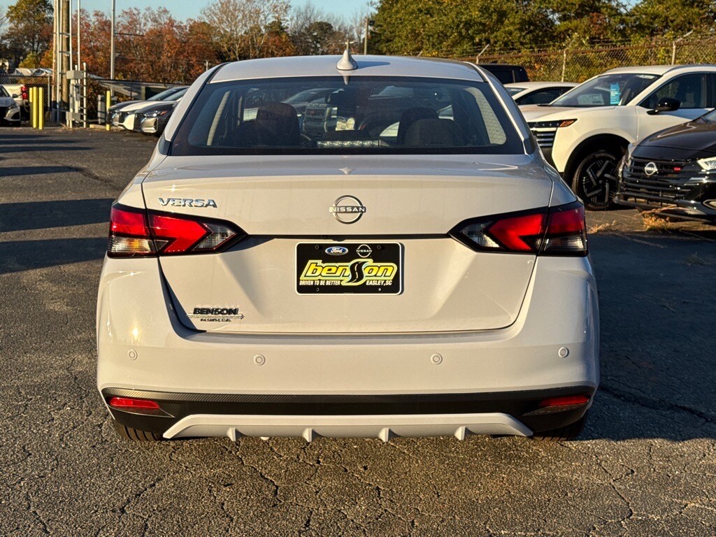 2025 Nissan Versa 1.6 SV photo 4