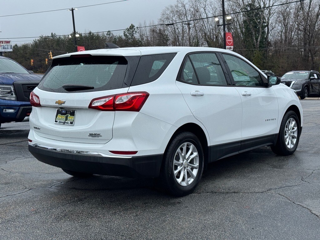 2018 Chevrolet Equinox LS photo 2
