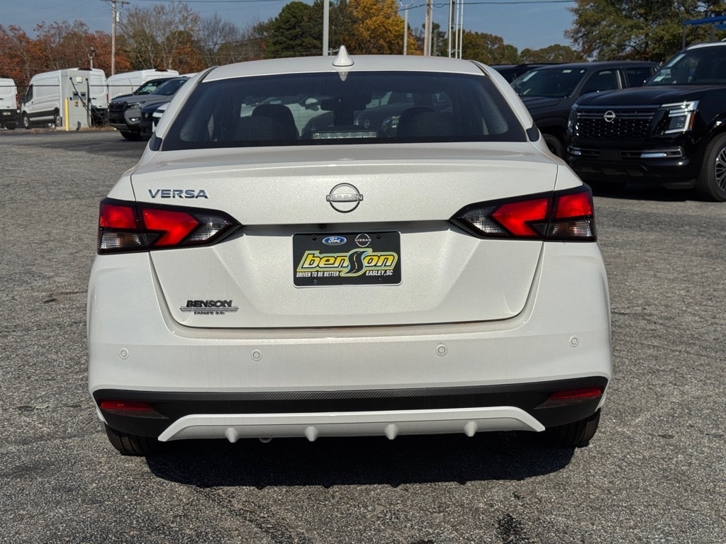New 2025 Nissan Versa 1.6 SV Sedan
