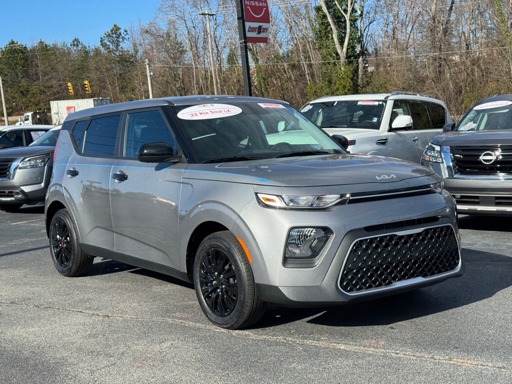 2022 Kia Soul LX's photo