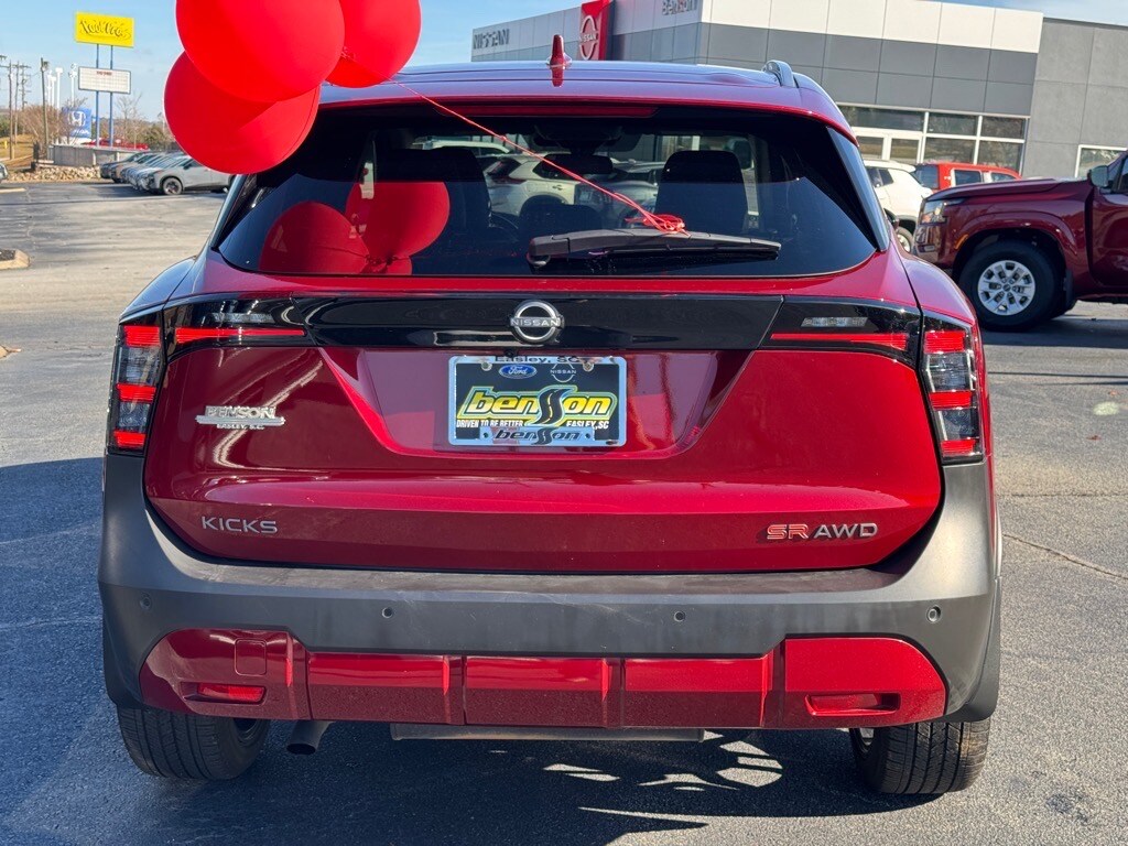 2025 Nissan Kicks SR photo 4