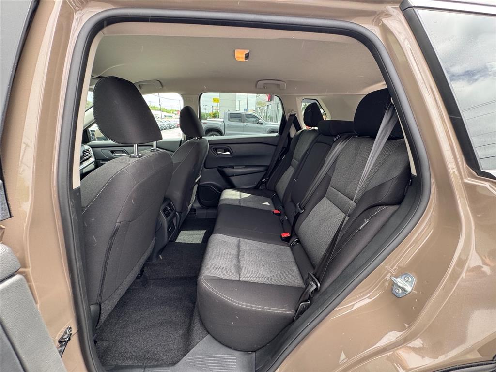 2025 Nissan Rogue SV - Photo 12