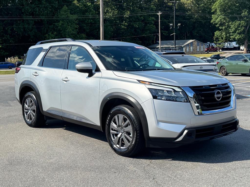2025 Nissan Pathfinder SV 2WD's photo