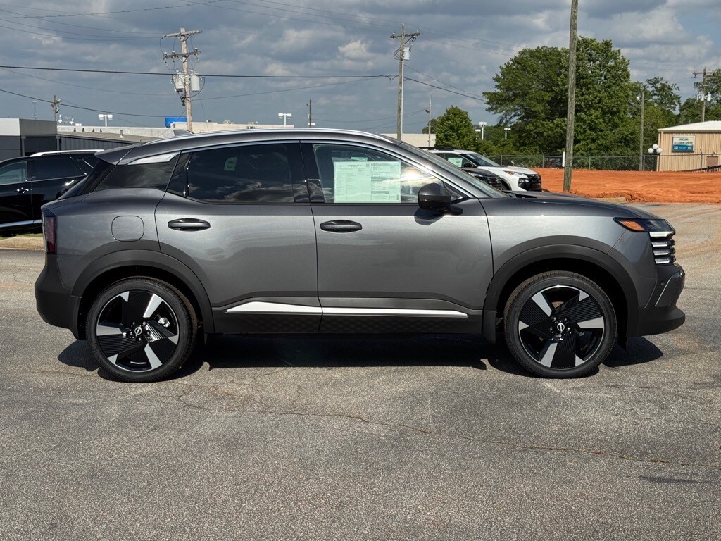 2025 Nissan Kicks SR photo 2