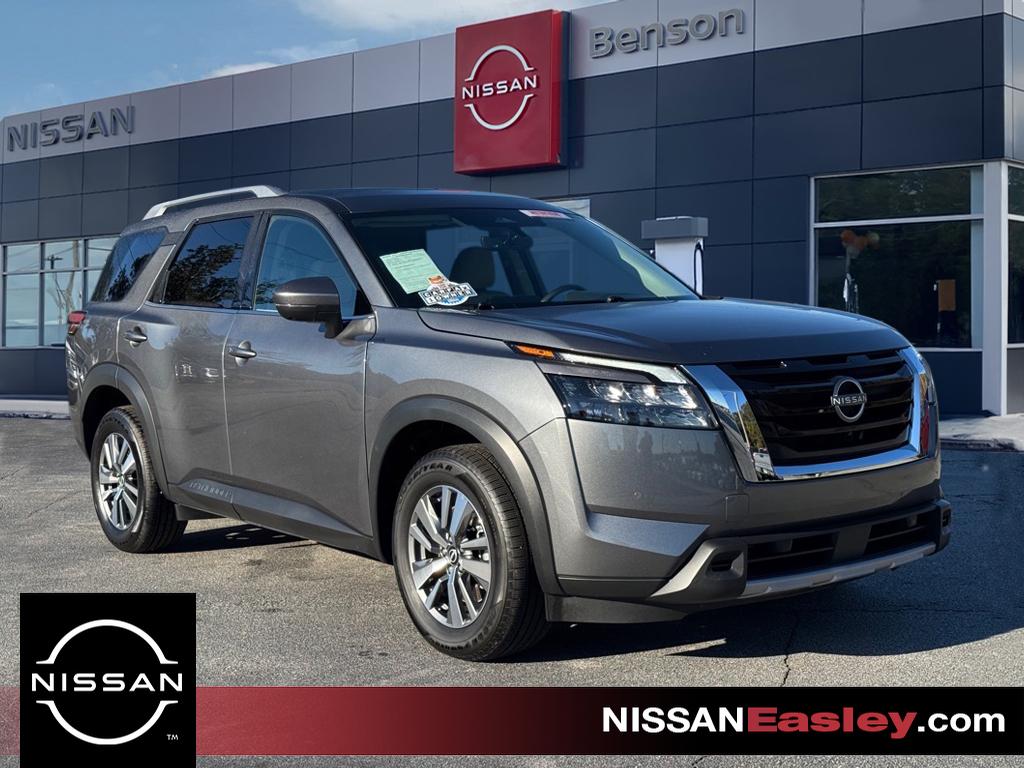 2025 Nissan Pathfinder SL's photo