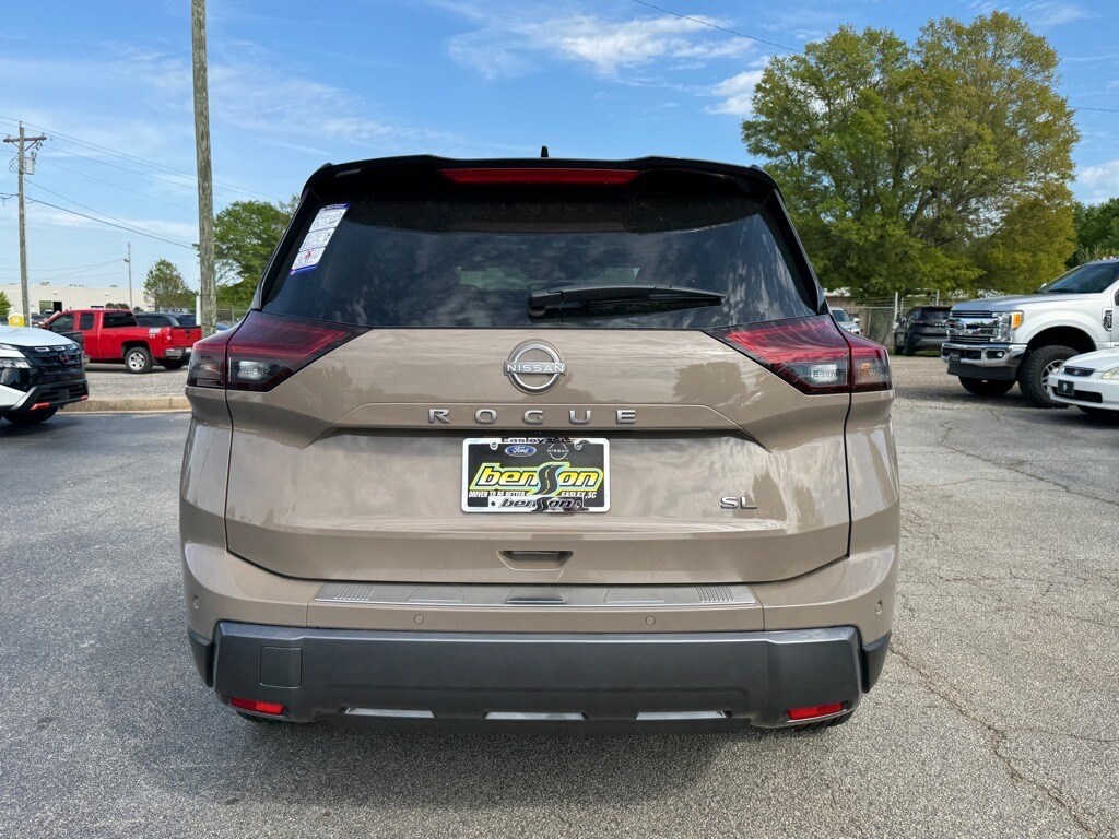 2025 Nissan Rogue SL photo 4