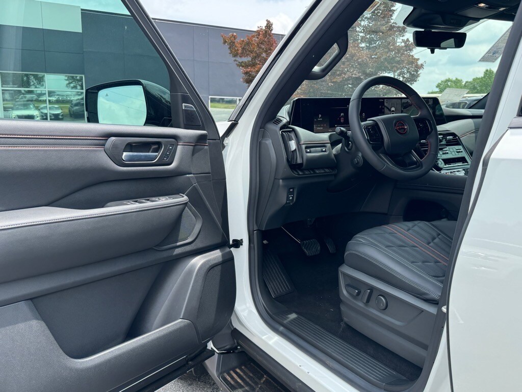 2025 Nissan Armada PRO-4X - Photo 14