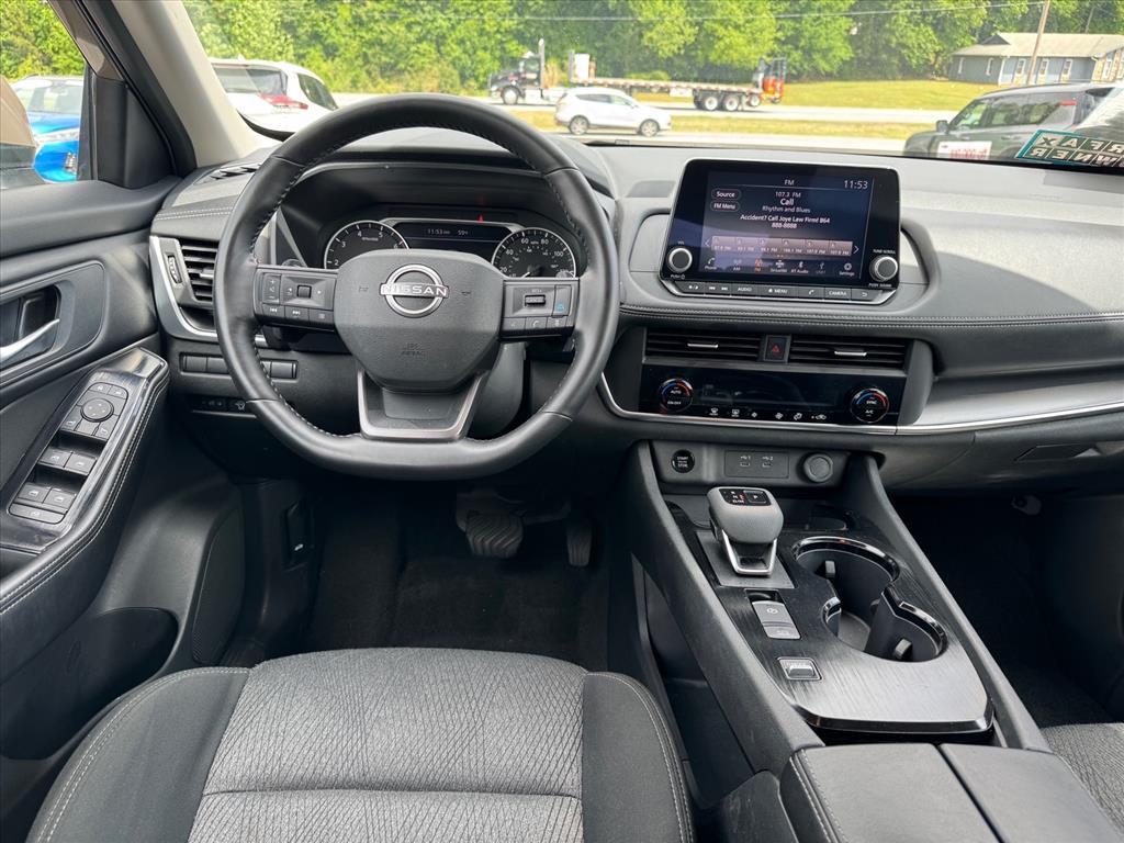 2025 Nissan Rogue SV - Photo 13