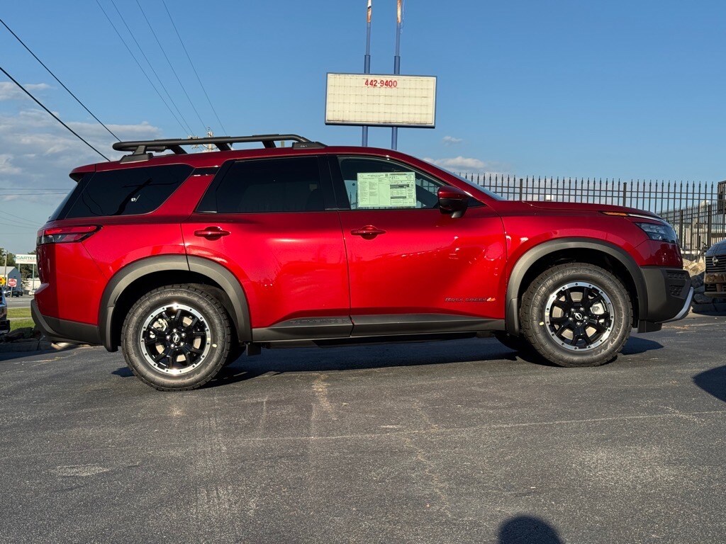 2025 Nissan Pathfinder Rock Creek photo 2