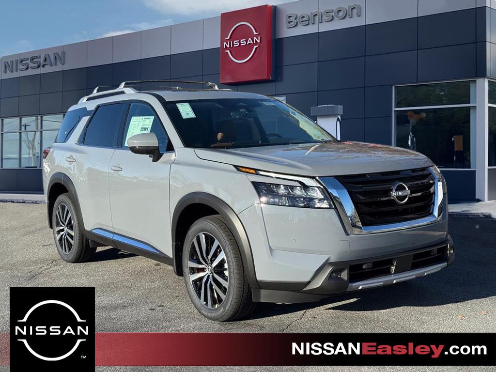 2025 Nissan Pathfinder Platinum's photo