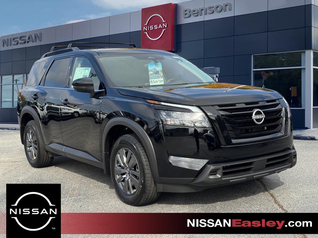 2025 Nissan Pathfinder SV's photo