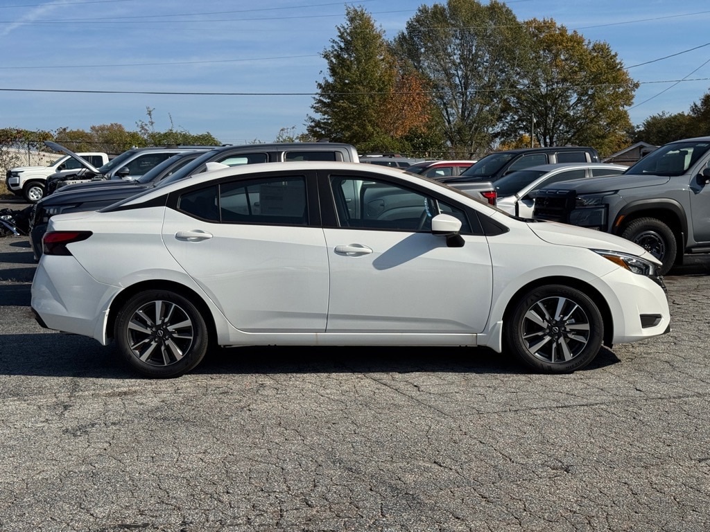 New 2025 Nissan Versa 1.6 SV Sedan